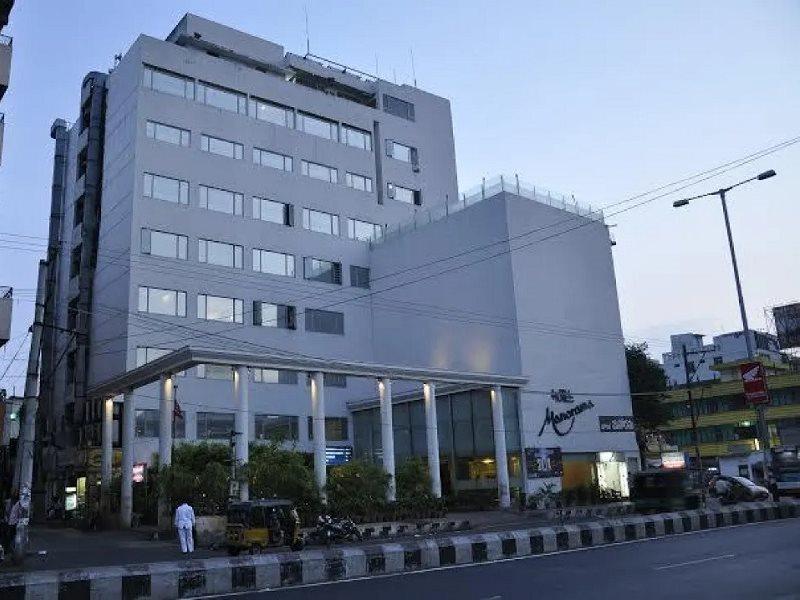 Hotel Manorama Vidzsajavádá Kültér fotó